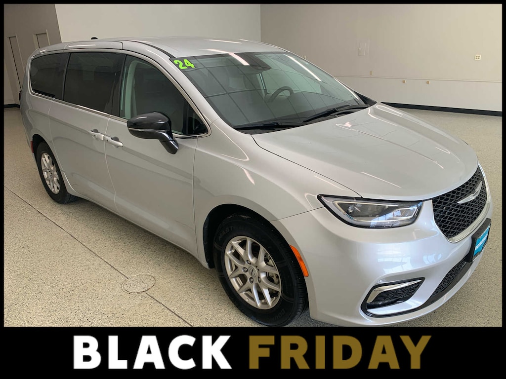 Used 2024 Chrysler Pacifica Touring L FWD