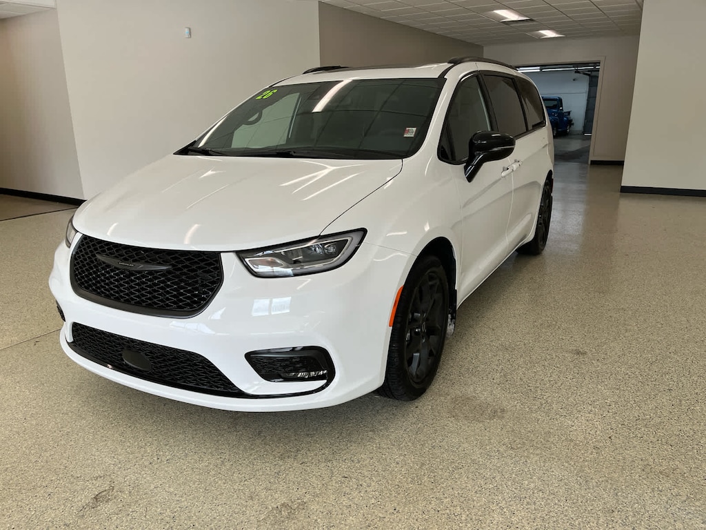 New 2026 Chrysler Pacifica LIMITED Passenger Van