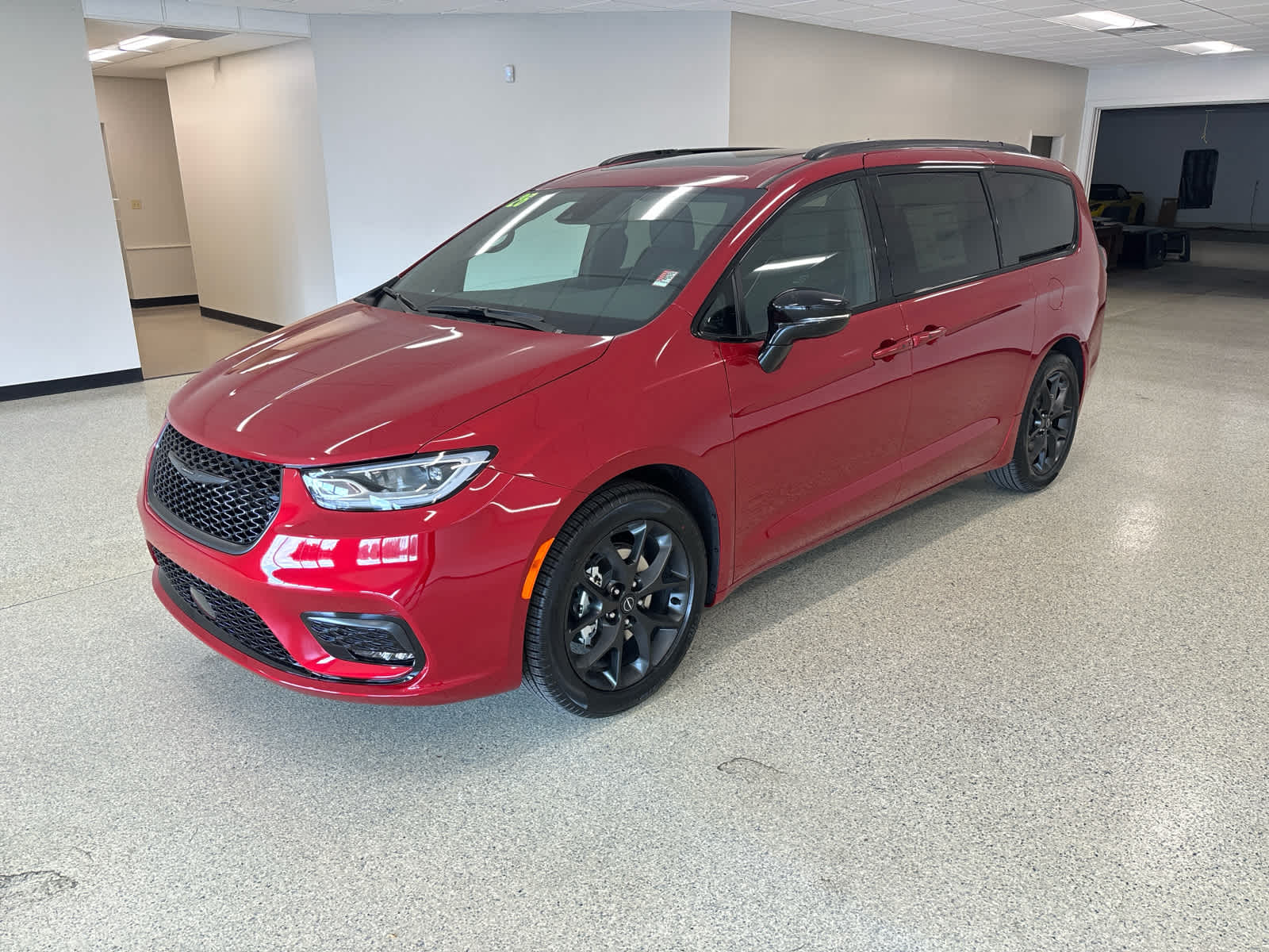 2026 Chrysler Pacifica Limited's photo