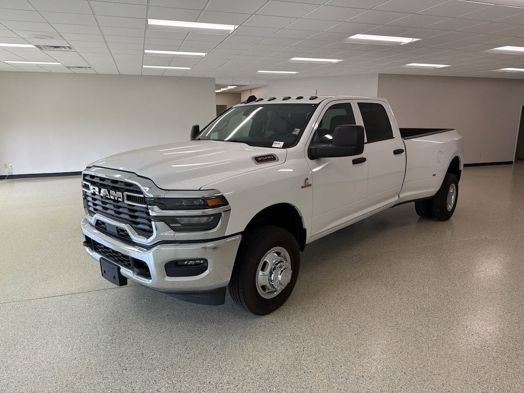 New 2026 Ram 3500 TRADESMAN CREW CAB 4X4 8' BOX Pickup