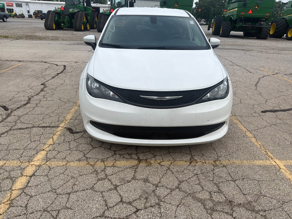 Used 2022 Chrysler Voyager LX FWD