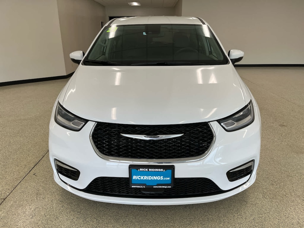 Used 2023 Chrysler Pacifica Touring L FWD