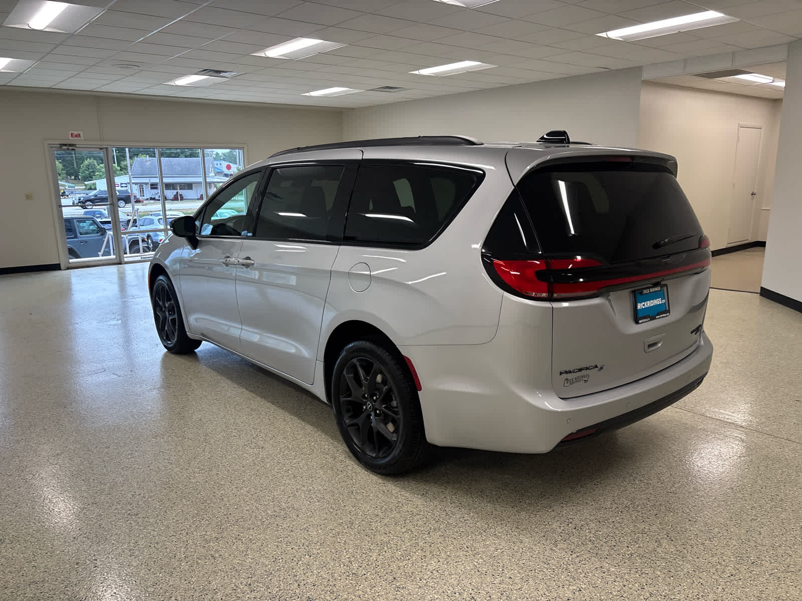 2026 Chrysler Pacifica Limited - Photo 7