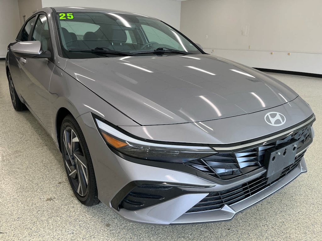 Used 2025 Hyundai Elantra SEL Convenience IVT