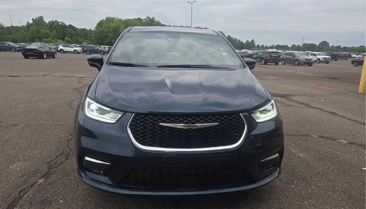 Used 2025 Chrysler Pacifica Select FWD
