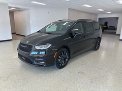 2026 Chrysler Pacifica LIMITED Passenger Van