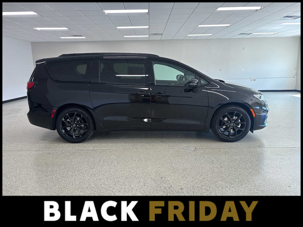 New 2026 Chrysler Pacifica LIMITED Passenger Van