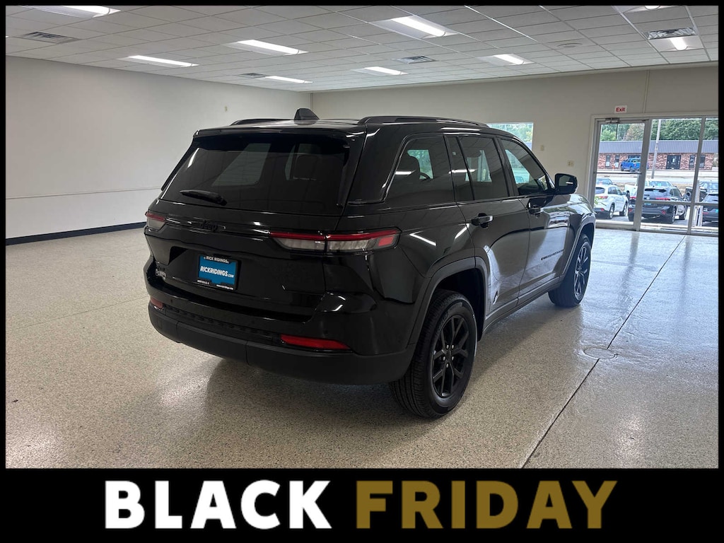 Used 2024 Jeep Grand Cherokee Altitude X 4x4