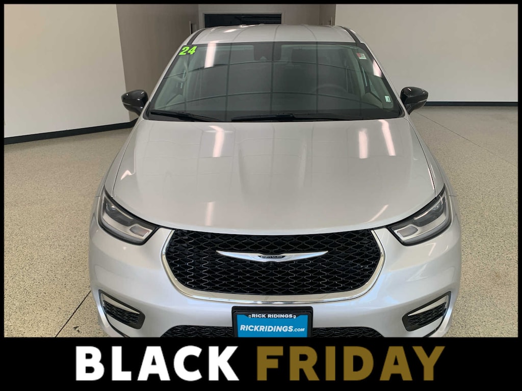 Used 2024 Chrysler Pacifica Touring L FWD