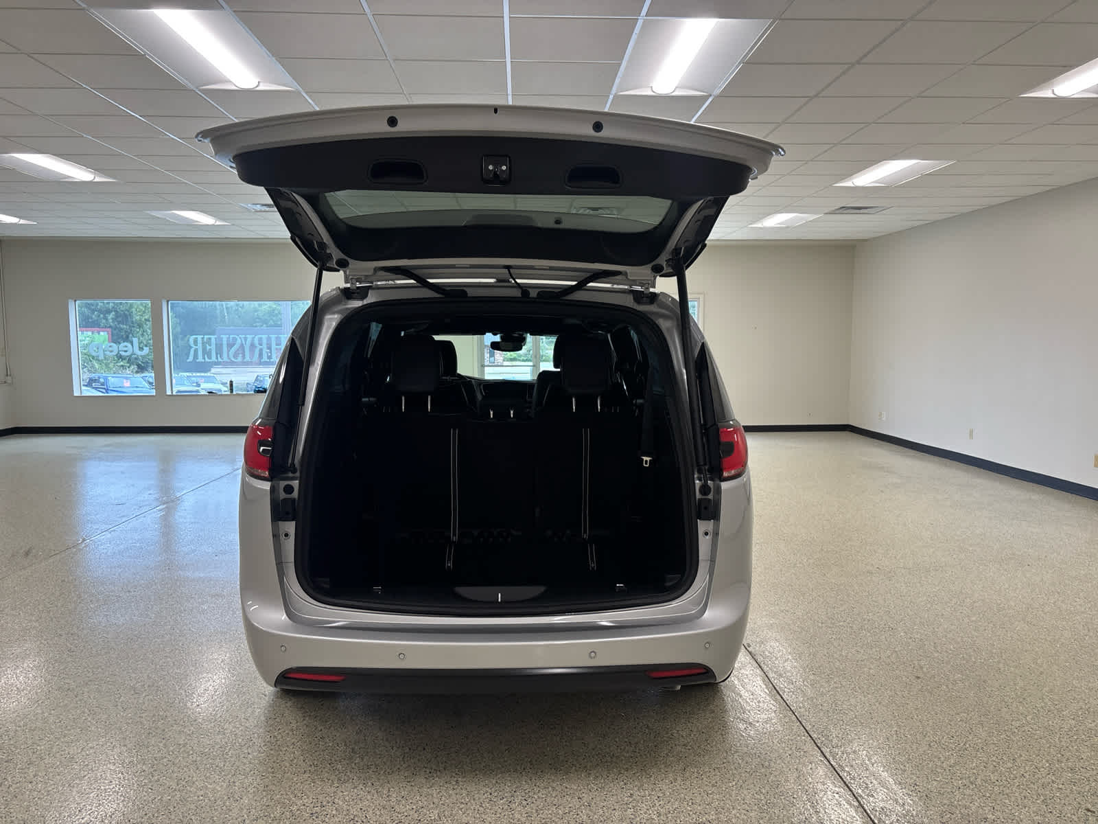 2026 Chrysler Pacifica Limited - Photo 13