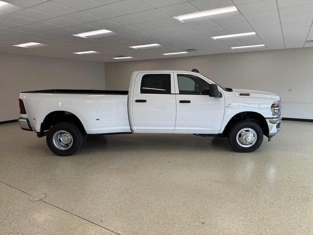 New 2026 Ram 3500 TRADESMAN CREW CAB 4X4 8' BOX Pickup