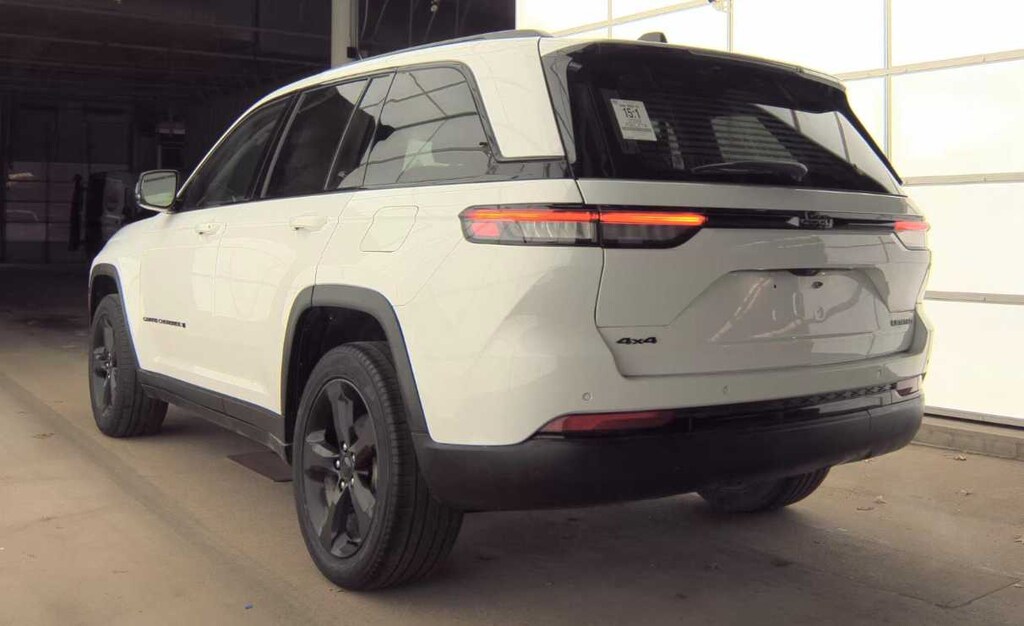 Used 2023 Jeep Grand Cherokee Limited 4x4