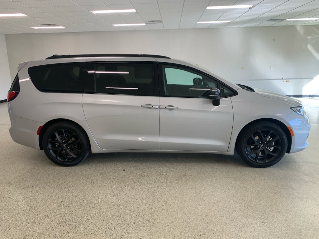 New 2026 Chrysler Pacifica SELECT Passenger Van