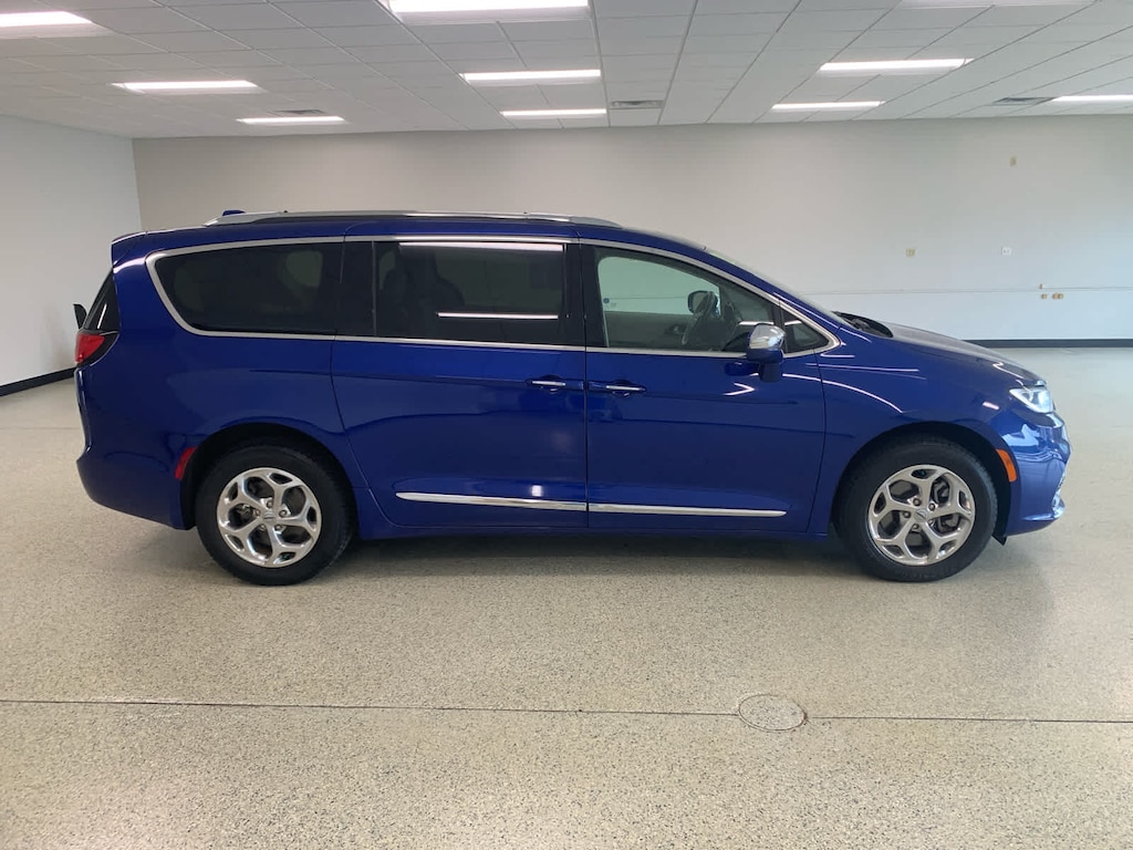 Used 2021 Chrysler Pacifica Limited AWD
