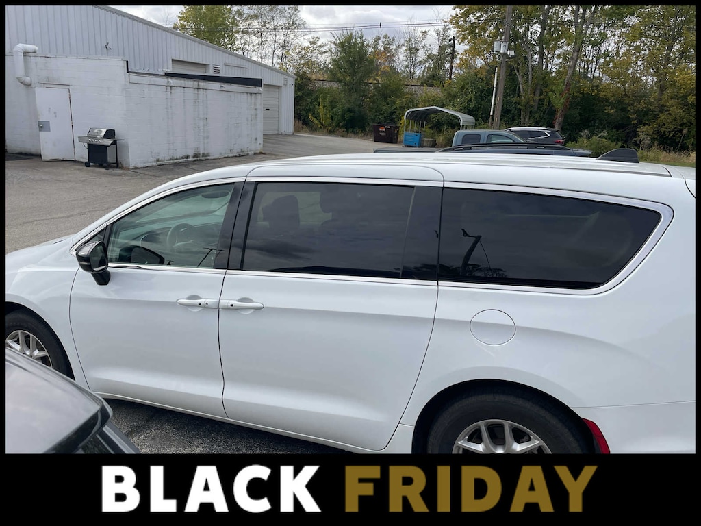 Used 2024 Chrysler Pacifica Touring L FWD