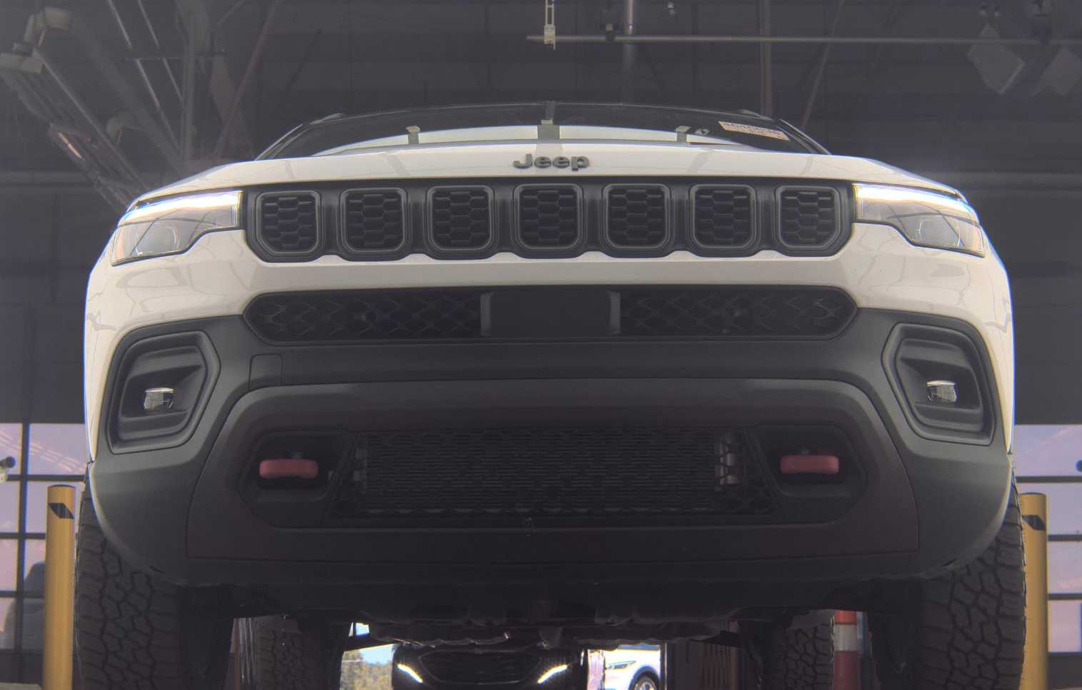 2024 Jeep Compass Trailhawk photo 3