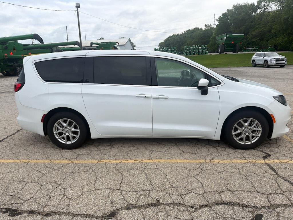 Used 2022 Chrysler Voyager LX FWD