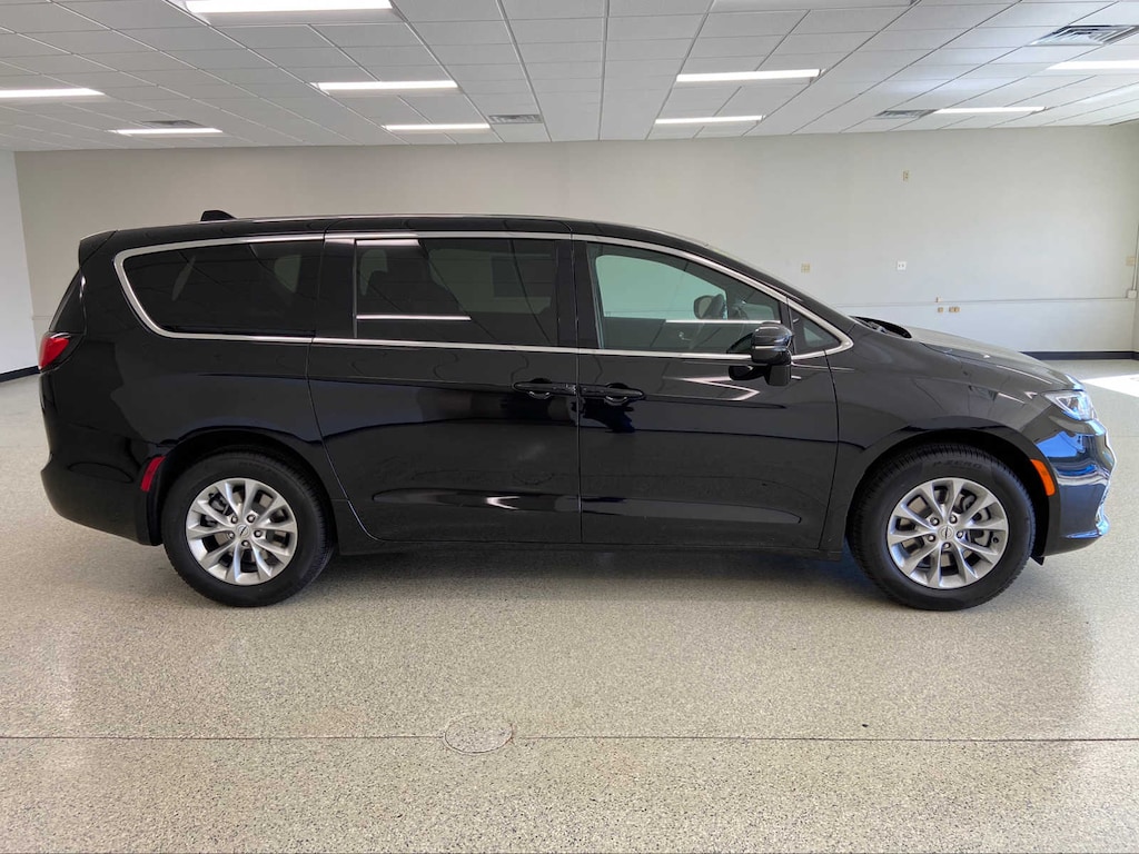 New 2025 Chrysler Pacifica SELECT AWD For Sale Pana IL