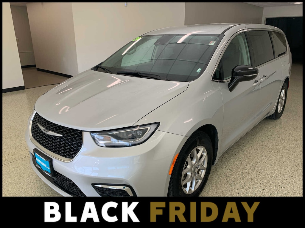 Used 2024 Chrysler Pacifica Touring L FWD