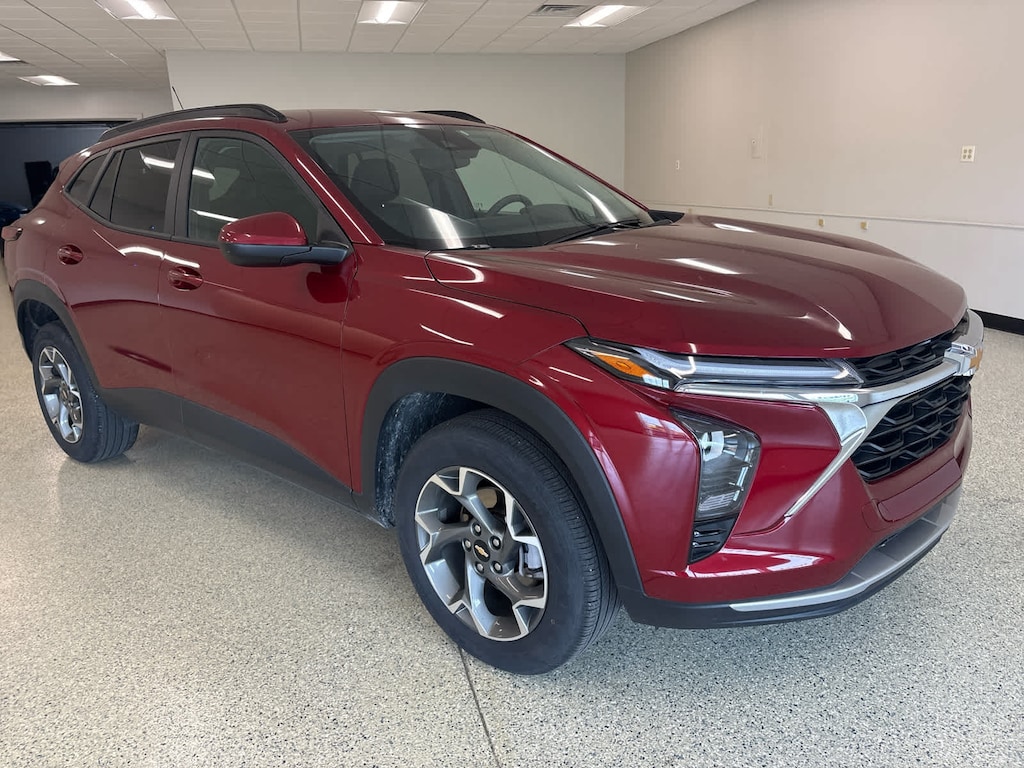 Used 2025 Chevrolet Trax LT FWD