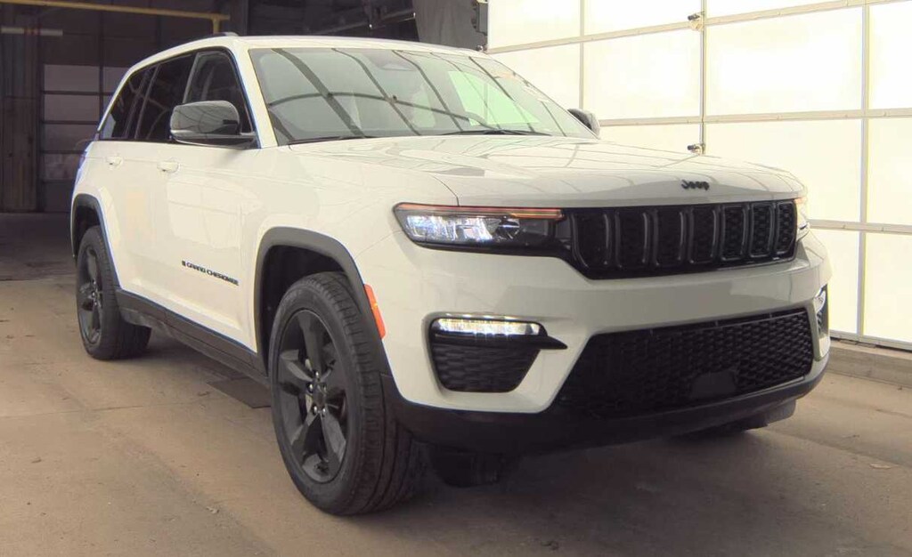 Used 2023 Jeep Grand Cherokee Limited 4x4
