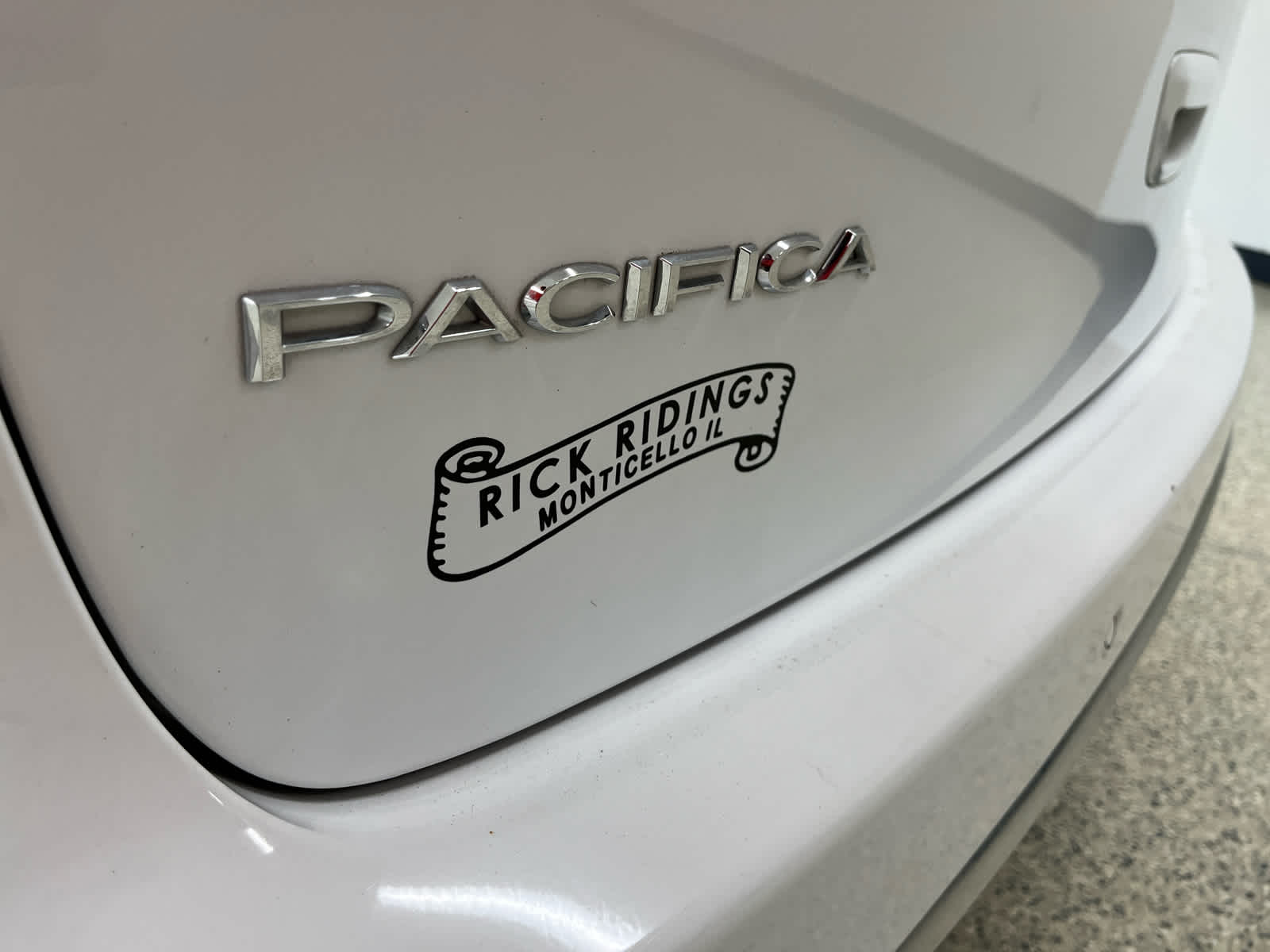 2024 Chrysler Pacifica Touring L - Photo 12