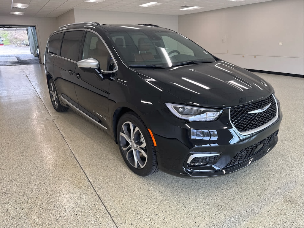 New 2026 Chrysler Pacifica PINNACLE Passenger Van