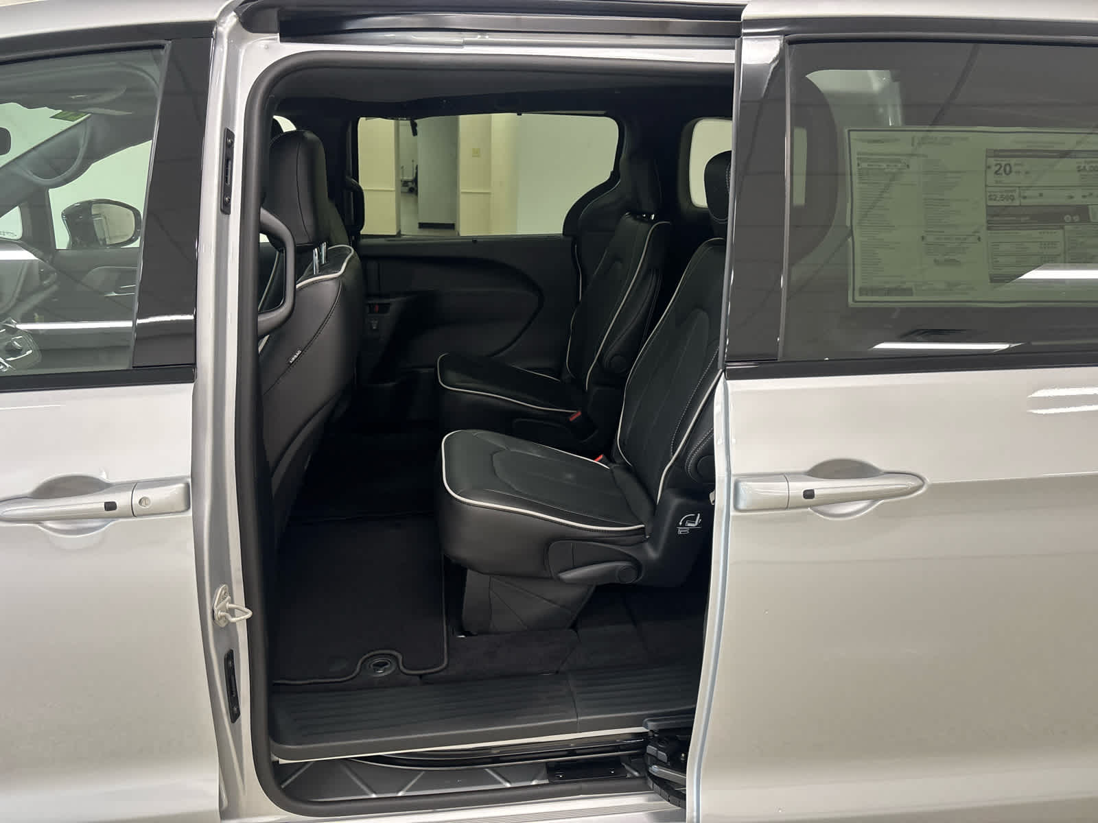 2026 Chrysler Pacifica Limited - Photo 16