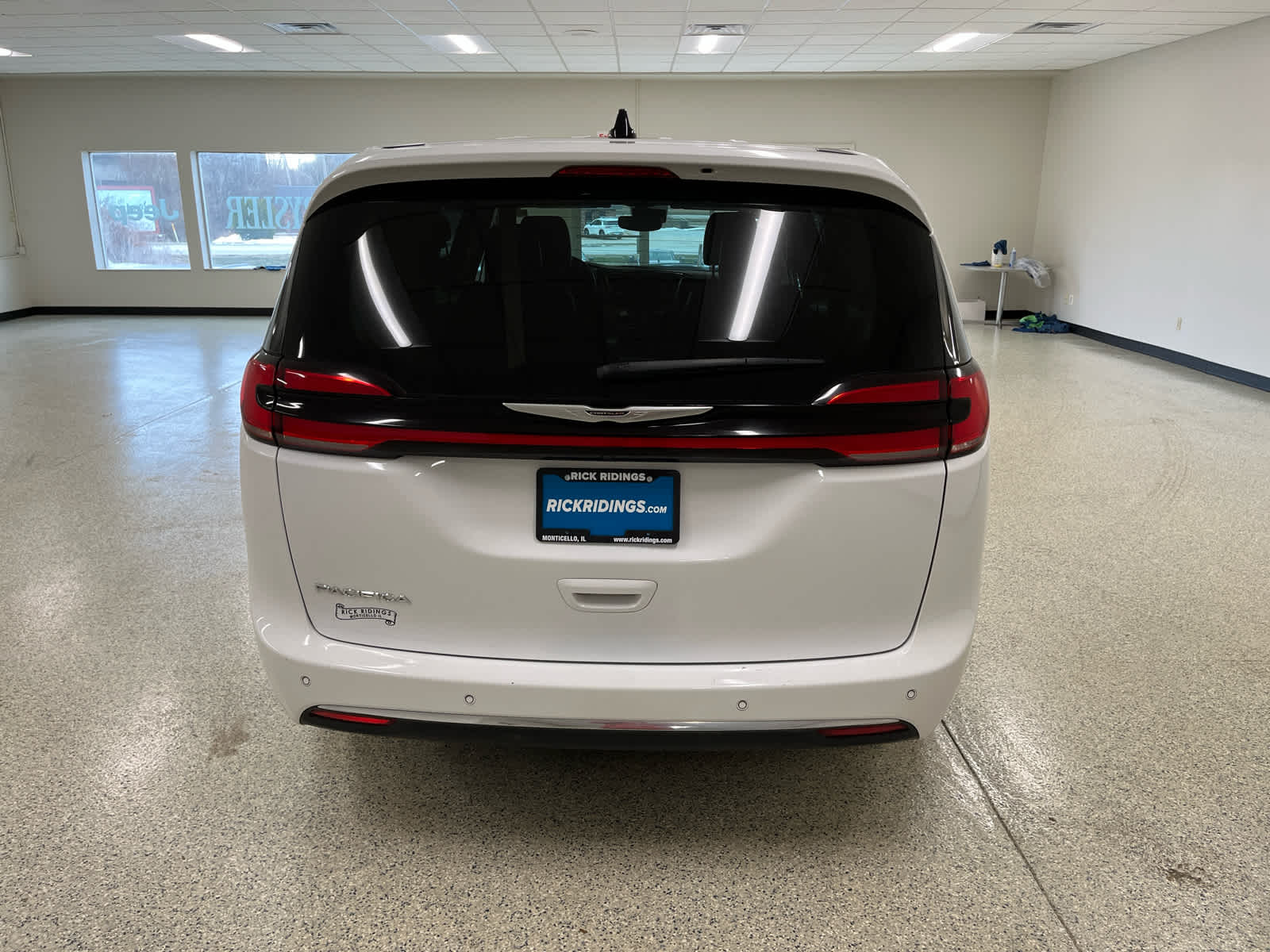 2024 Chrysler Pacifica Touring L - Photo 8