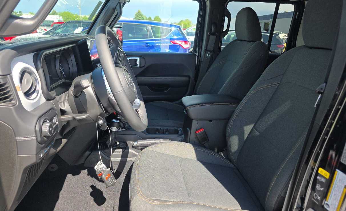 2025 Jeep Wrangler 4xe's photo