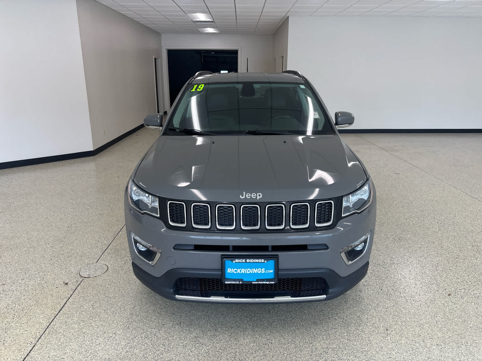 Used 2019 Jeep Compass Limited with VIN 3C4NJCCB7KT772633 for sale in Monticello, IL