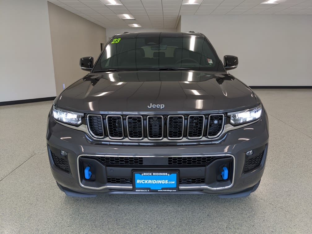 2023 Jeep Cherokee 4xe Overland photo 2