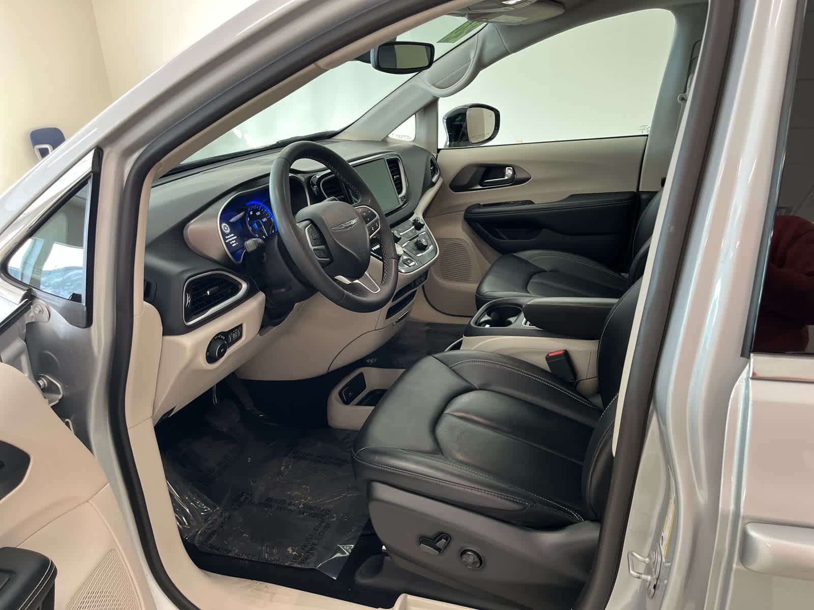 2024 Chrysler Pacifica Touring L - Photo 19