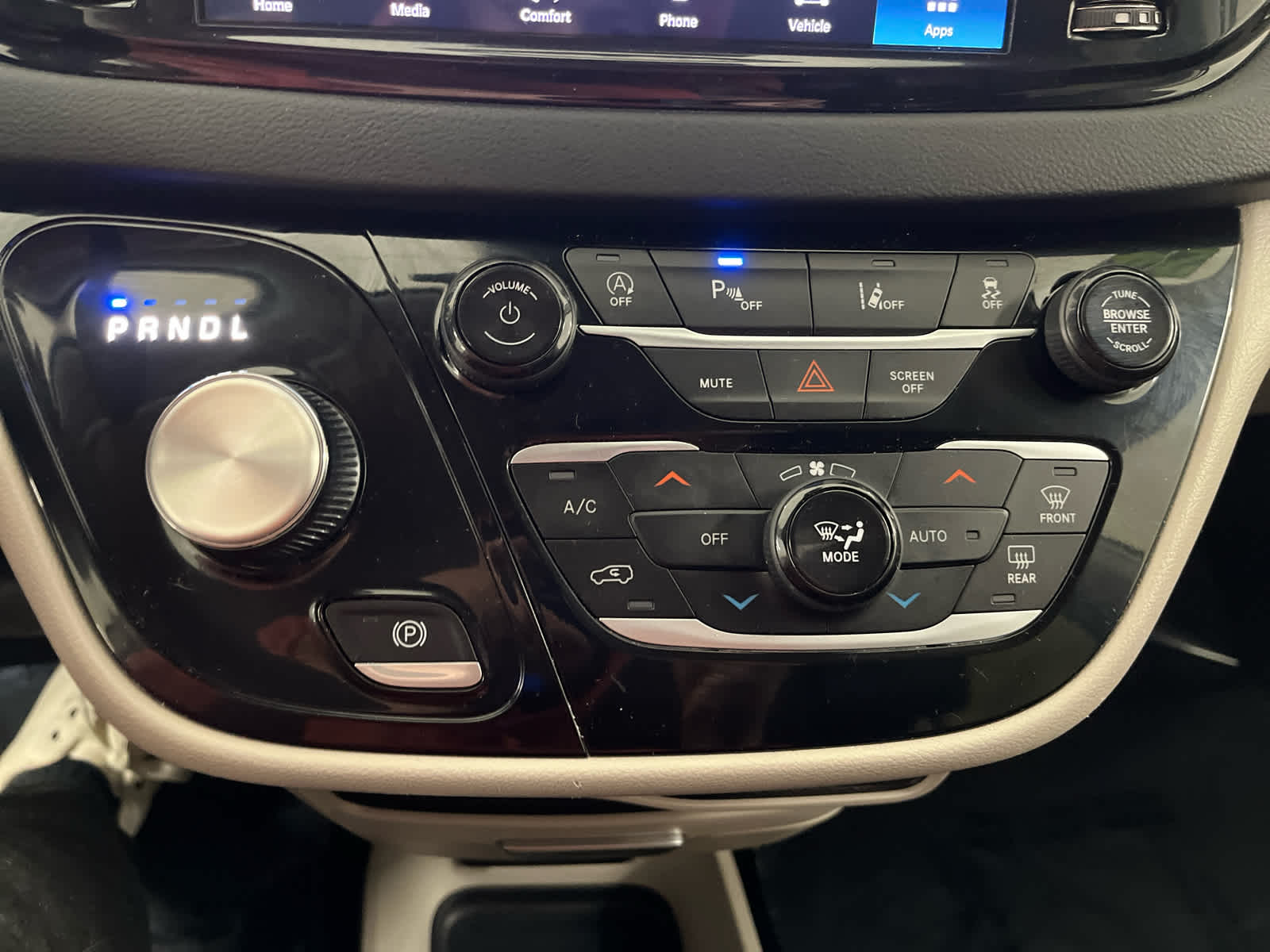 2024 Chrysler Pacifica Touring L - Photo 34
