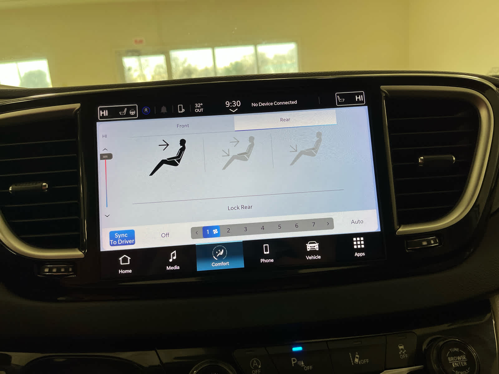 2024 Chrysler Pacifica Touring L - Photo 29