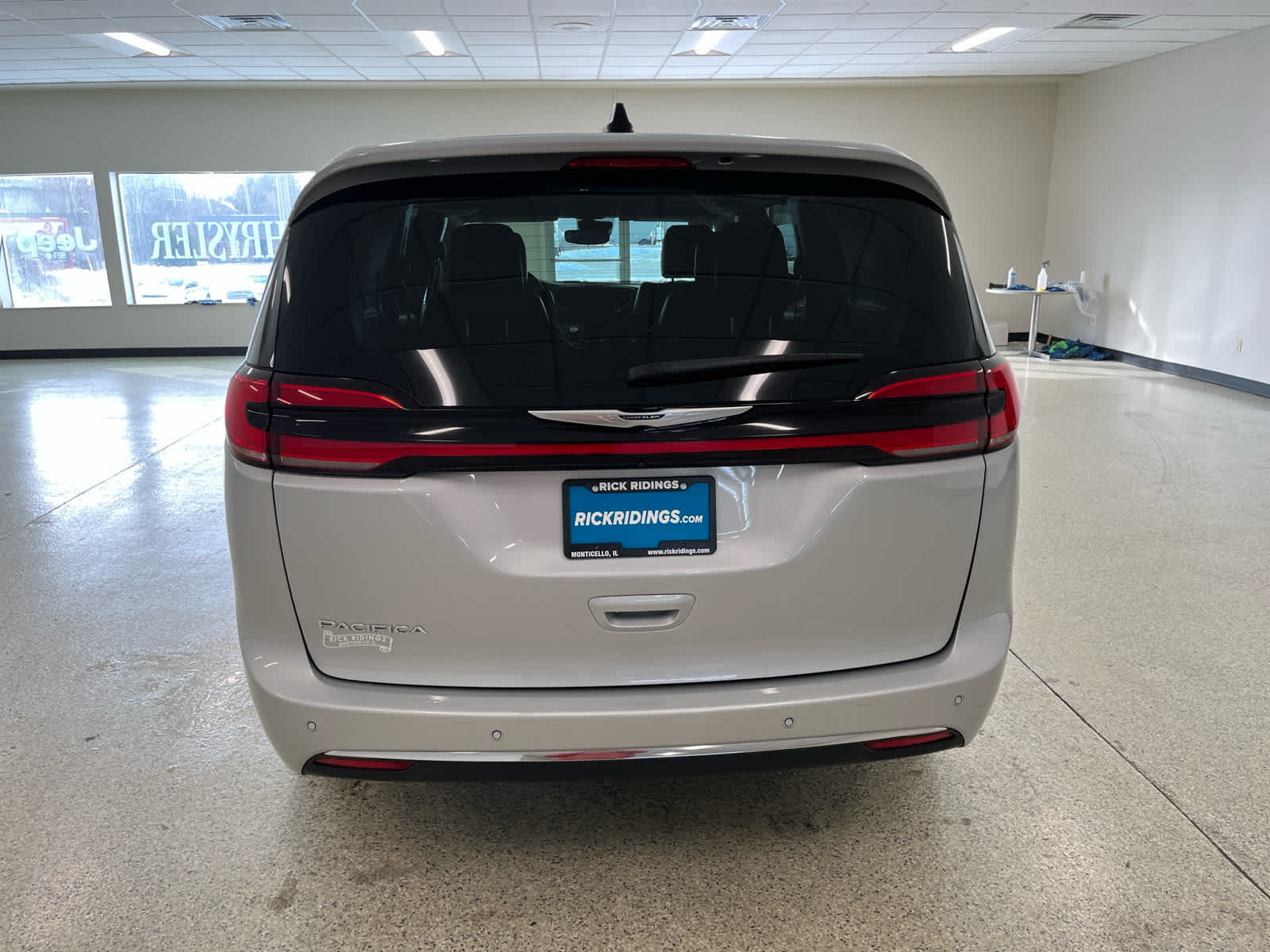 2024 Chrysler Pacifica Touring L - Photo 8