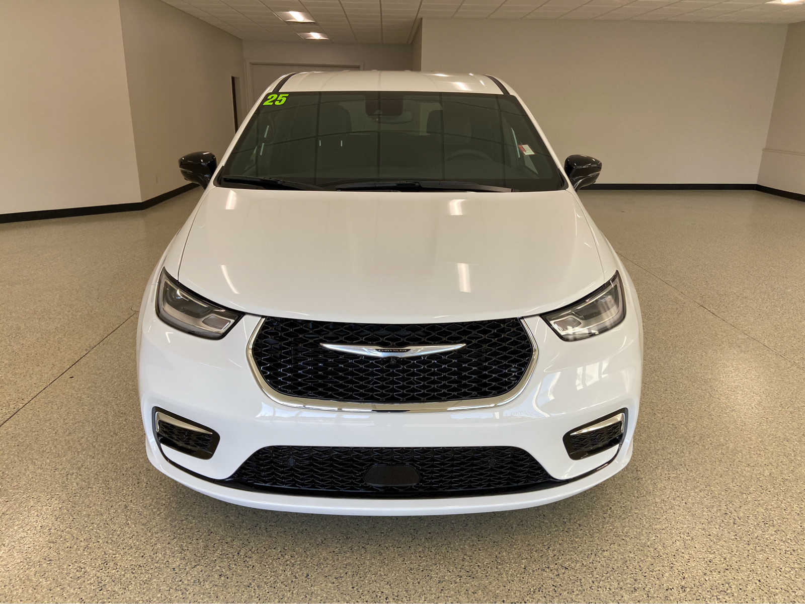 2025 Chrysler Pacifica photo 2