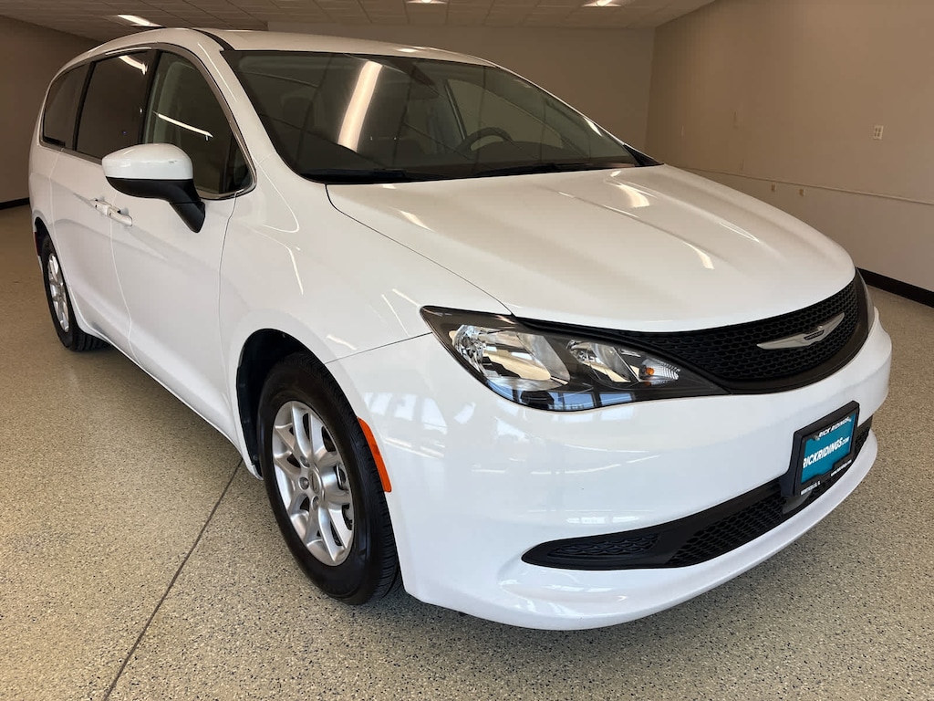 Used 2022 Chrysler Voyager LX FWD