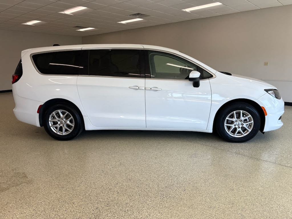 Used 2022 Chrysler Voyager LX FWD