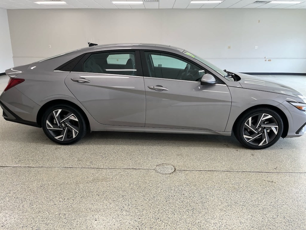Used 2025 Hyundai Elantra SEL Convenience IVT