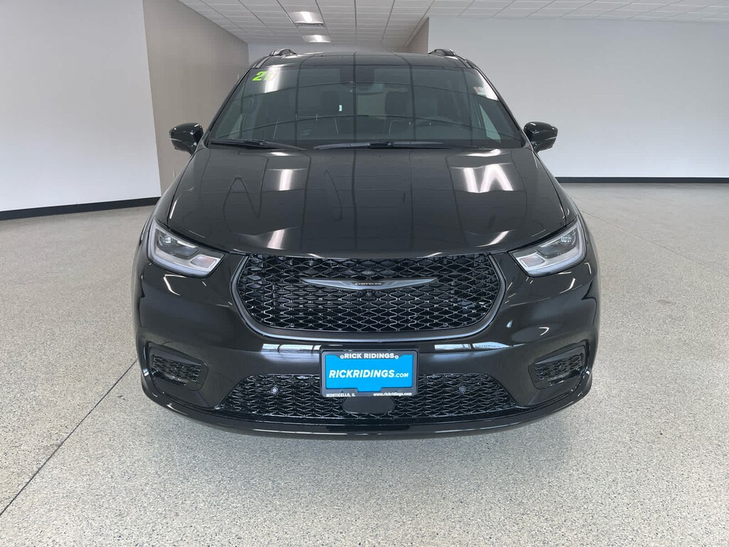 New 2026 Chrysler Pacifica LIMITED AWD Passenger Van