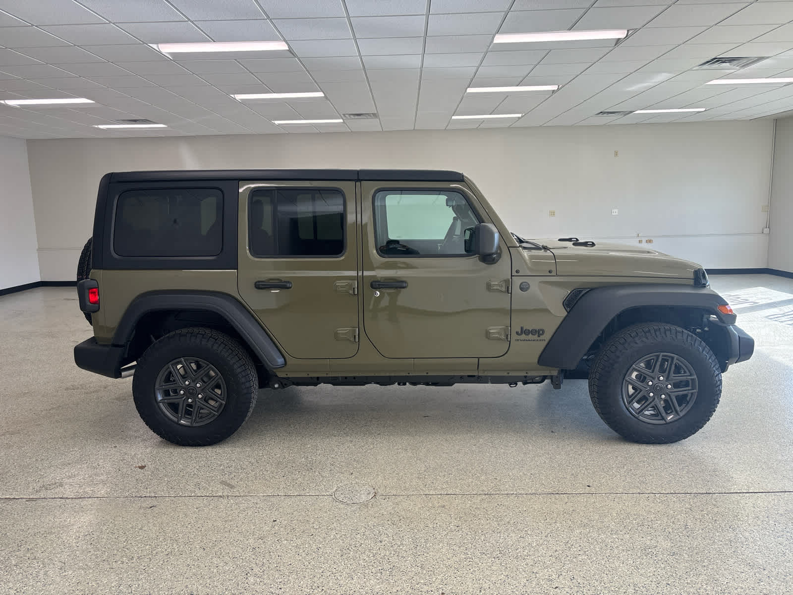 2025 Jeep Wrangler Sport S photo 4