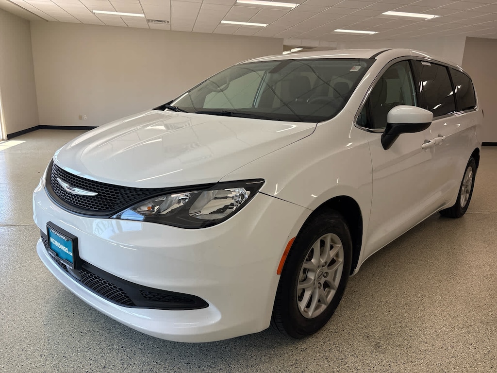 Used 2022 Chrysler Voyager LX FWD