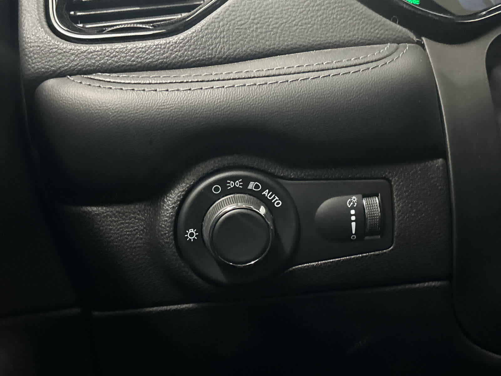 2024 Dodge Durango SXT - Photo 29