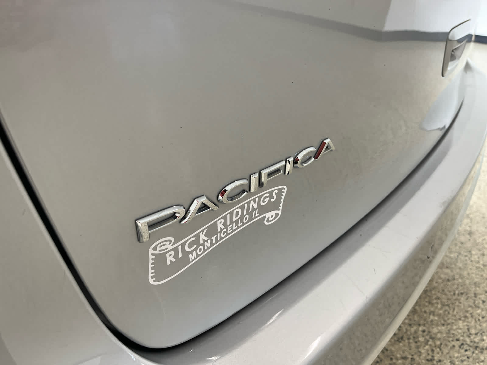 2024 Chrysler Pacifica Touring L - Photo 12