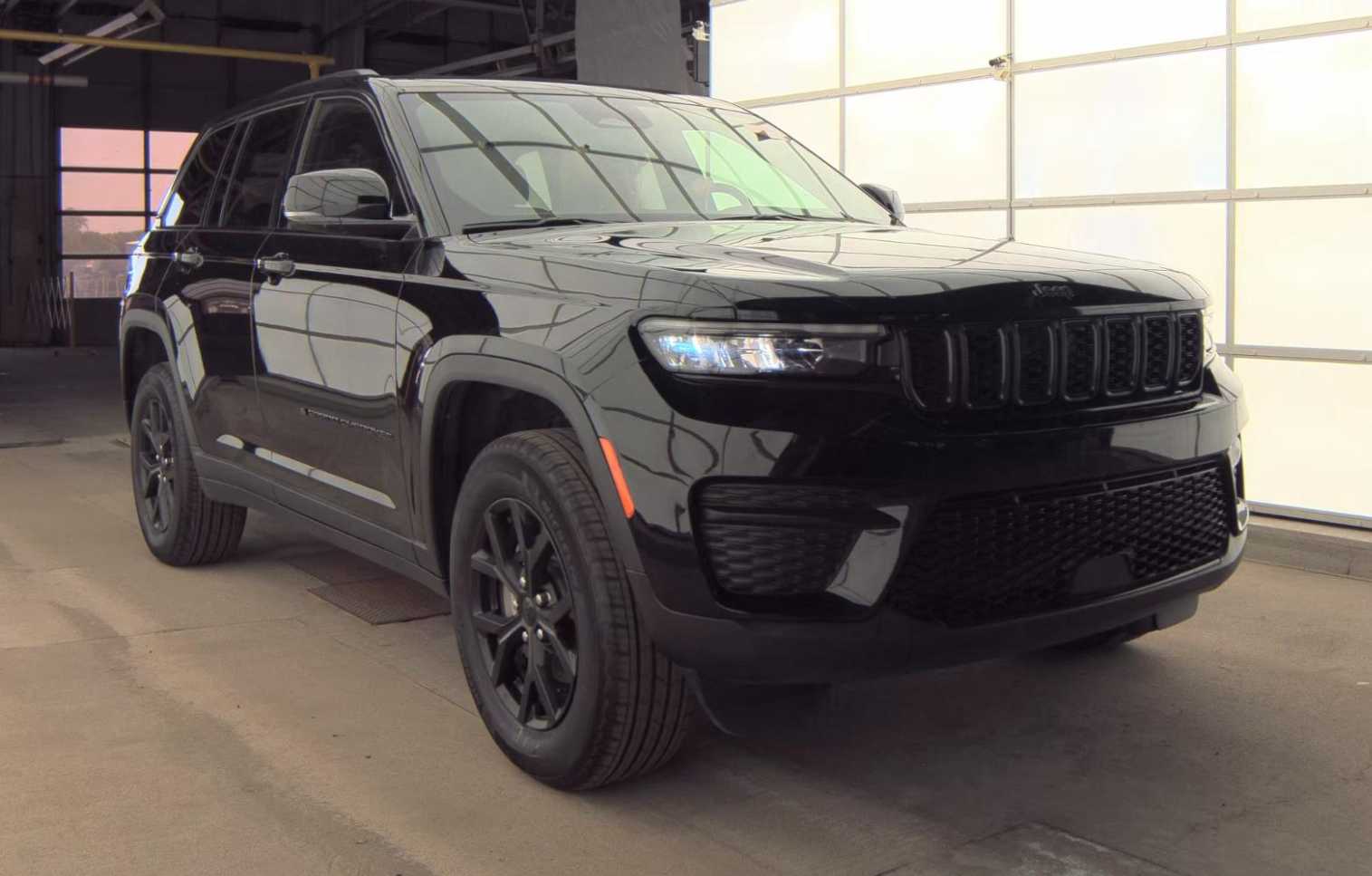 2024 Jeep Grand Cherokee Altitude X photo 2