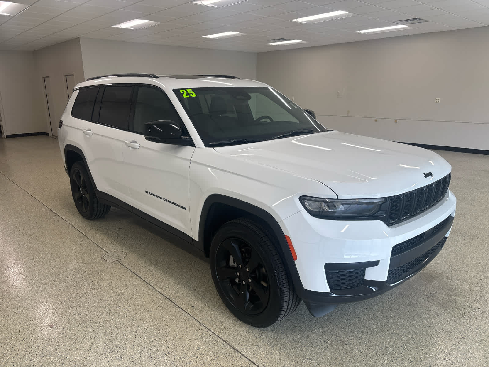 2025 Jeep Grand Cherokee Altitude X photo 3