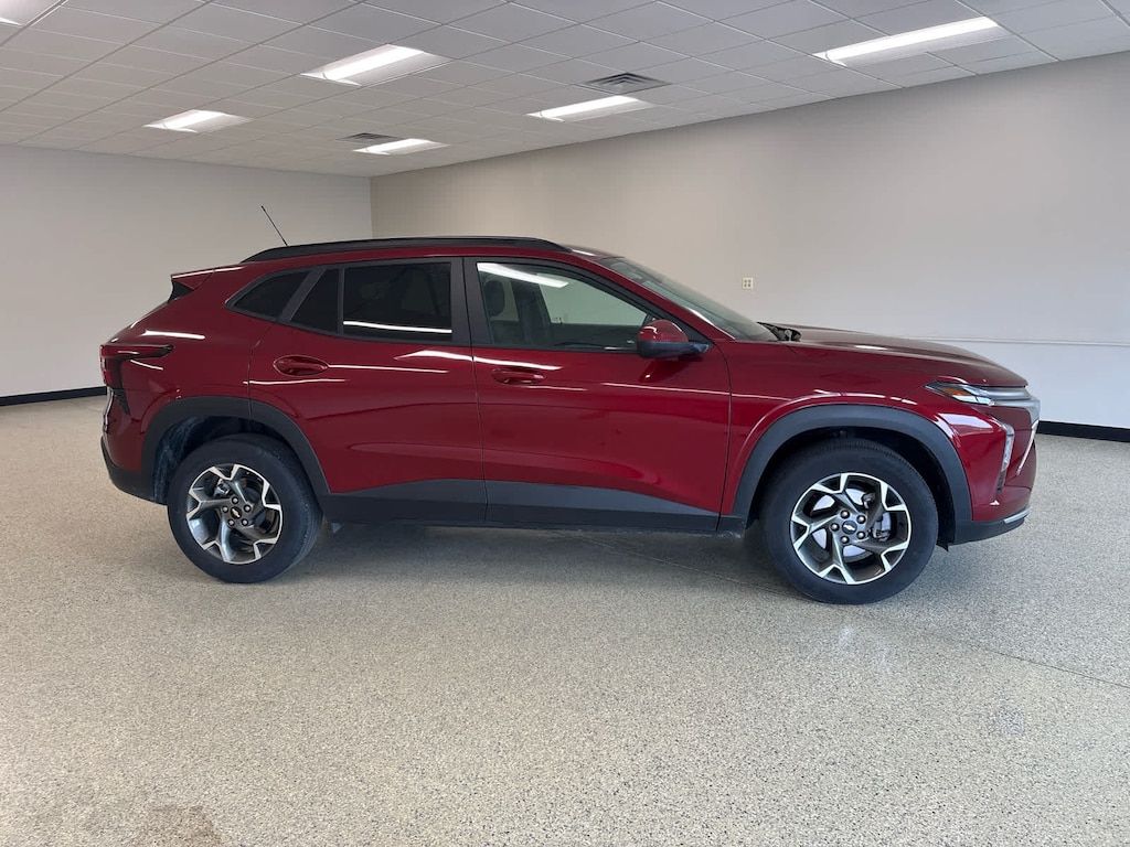 Used 2025 Chevrolet Trax LT FWD
