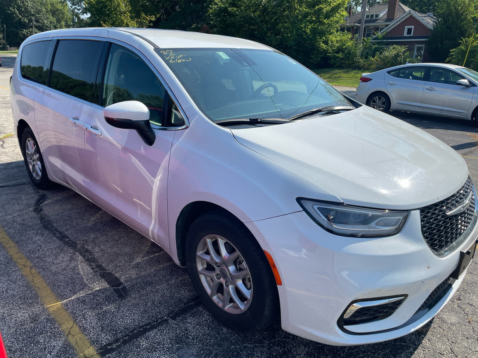 2023 Chrysler Pacifica Touring L photo 3
