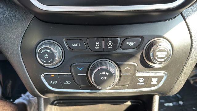 2019 Jeep Cherokee Latitude Plus - Photo 14